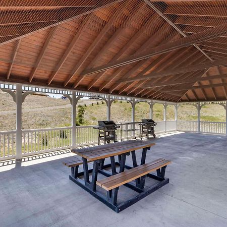 Comfort Inn & Suites Gateway To Glacier National Park Shelby Ngoại thất bức ảnh