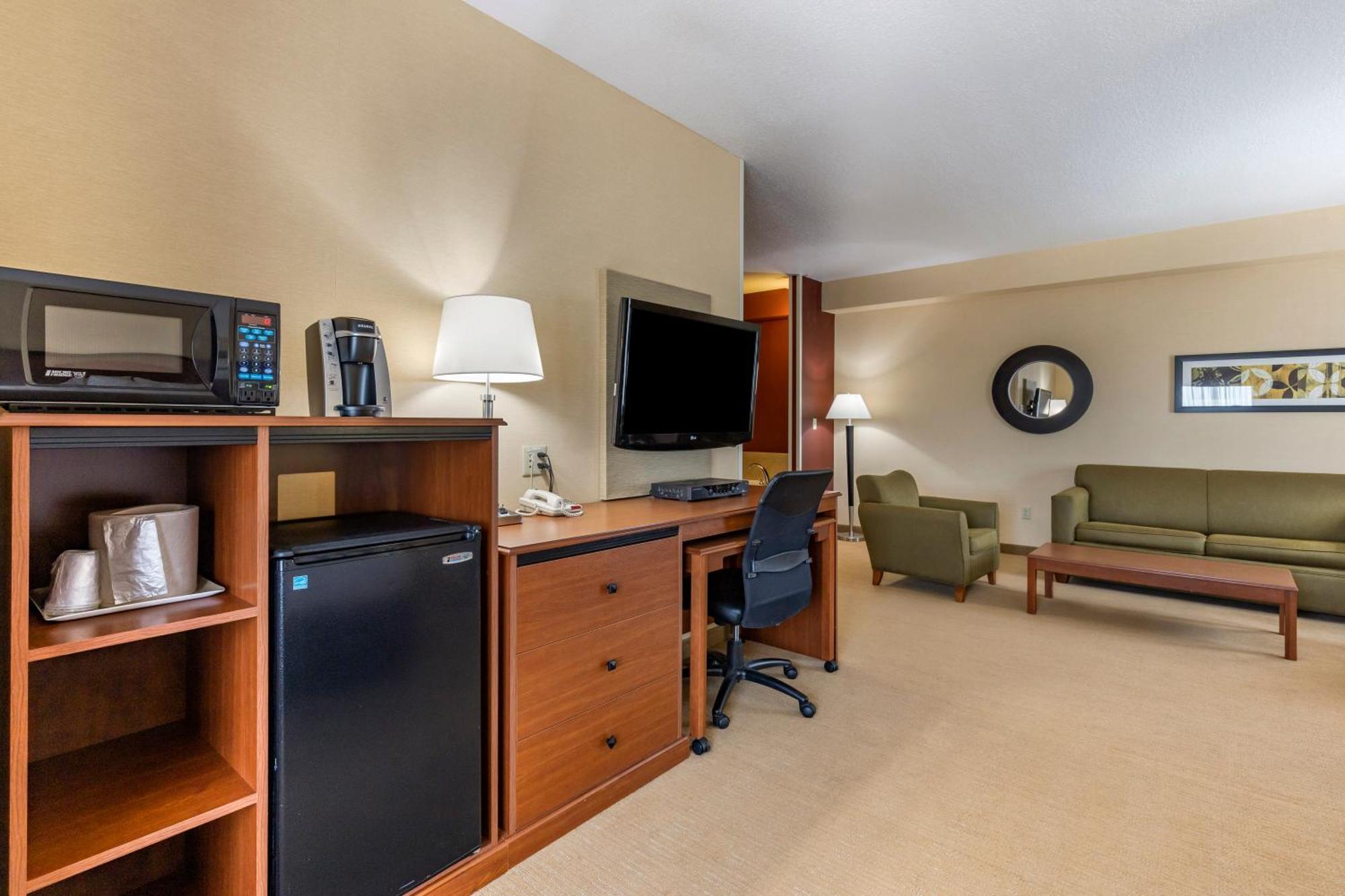 Comfort Inn & Suites Gateway To Glacier National Park Shelby Ngoại thất bức ảnh