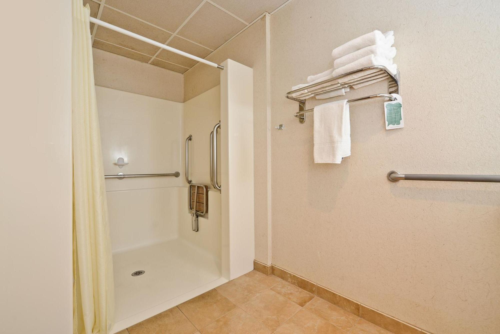 Comfort Inn & Suites Gateway To Glacier National Park Shelby Ngoại thất bức ảnh