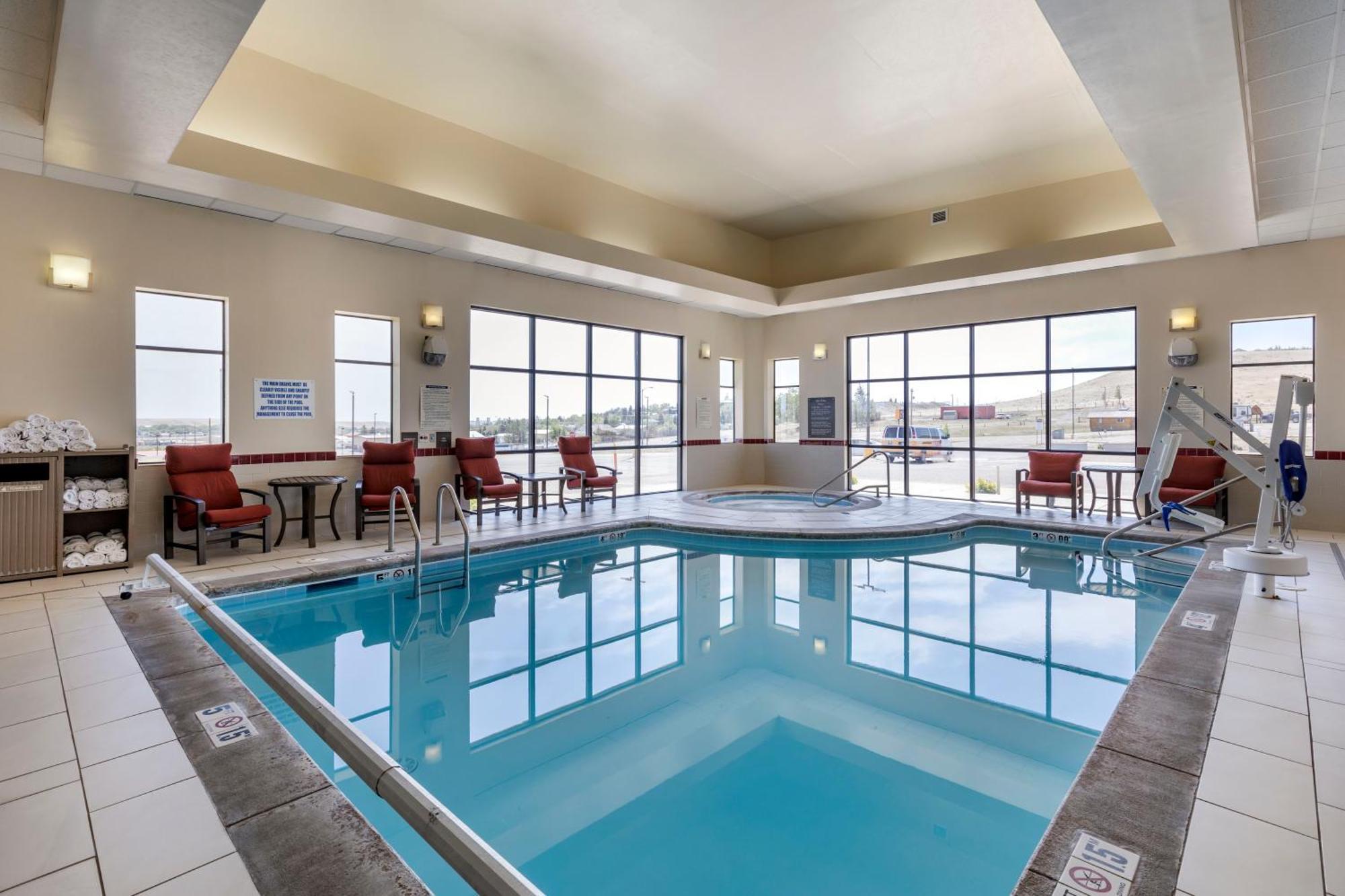 Comfort Inn & Suites Gateway To Glacier National Park Shelby Ngoại thất bức ảnh