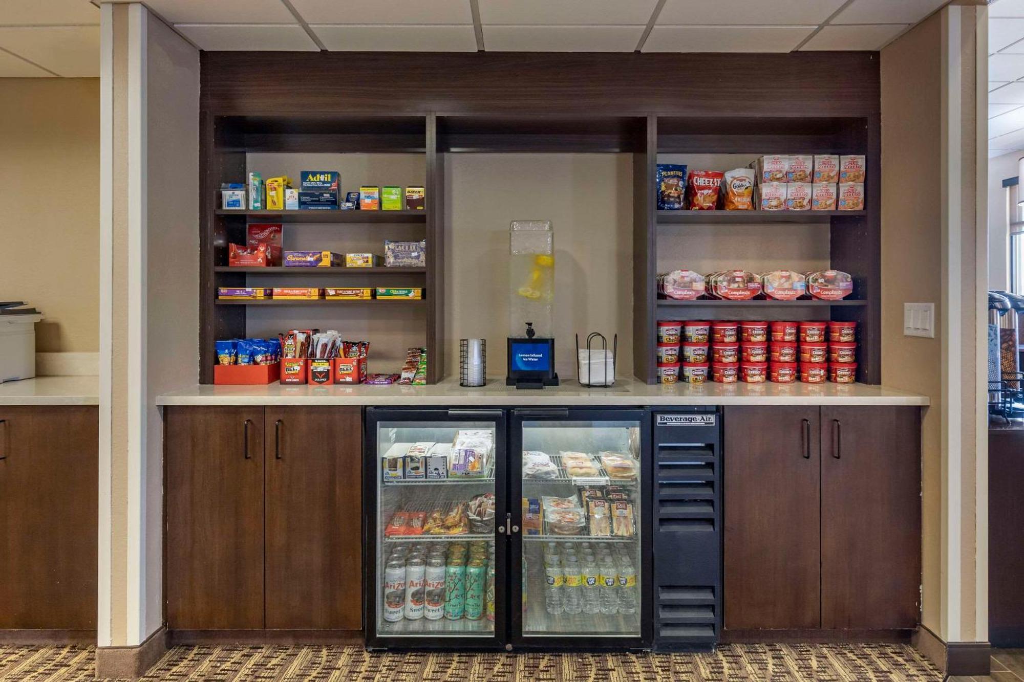 Comfort Inn & Suites Gateway To Glacier National Park Shelby Ngoại thất bức ảnh