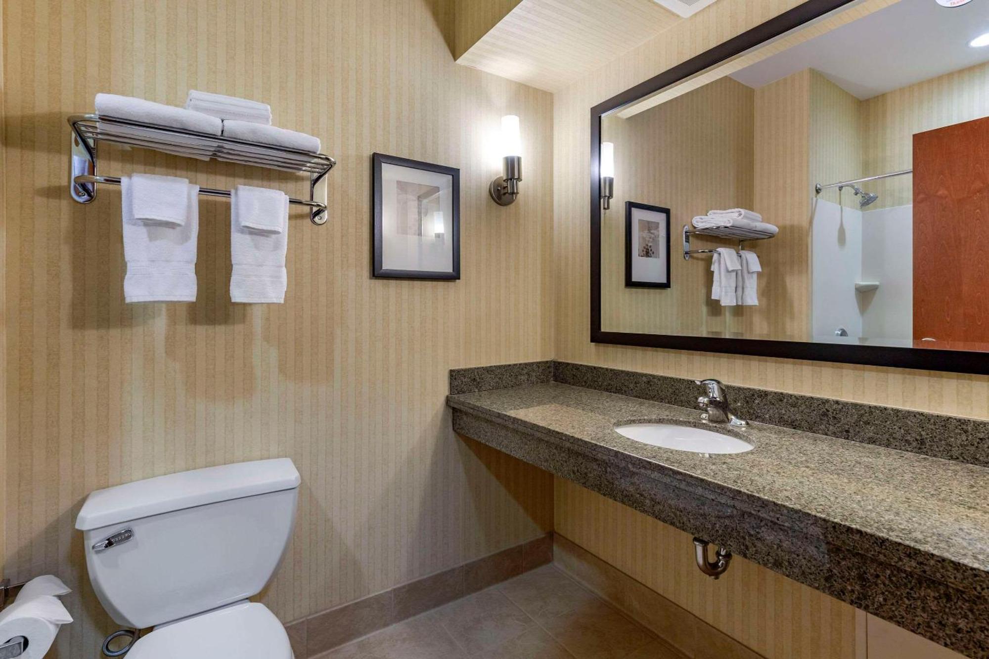 Comfort Inn & Suites Gateway To Glacier National Park Shelby Ngoại thất bức ảnh