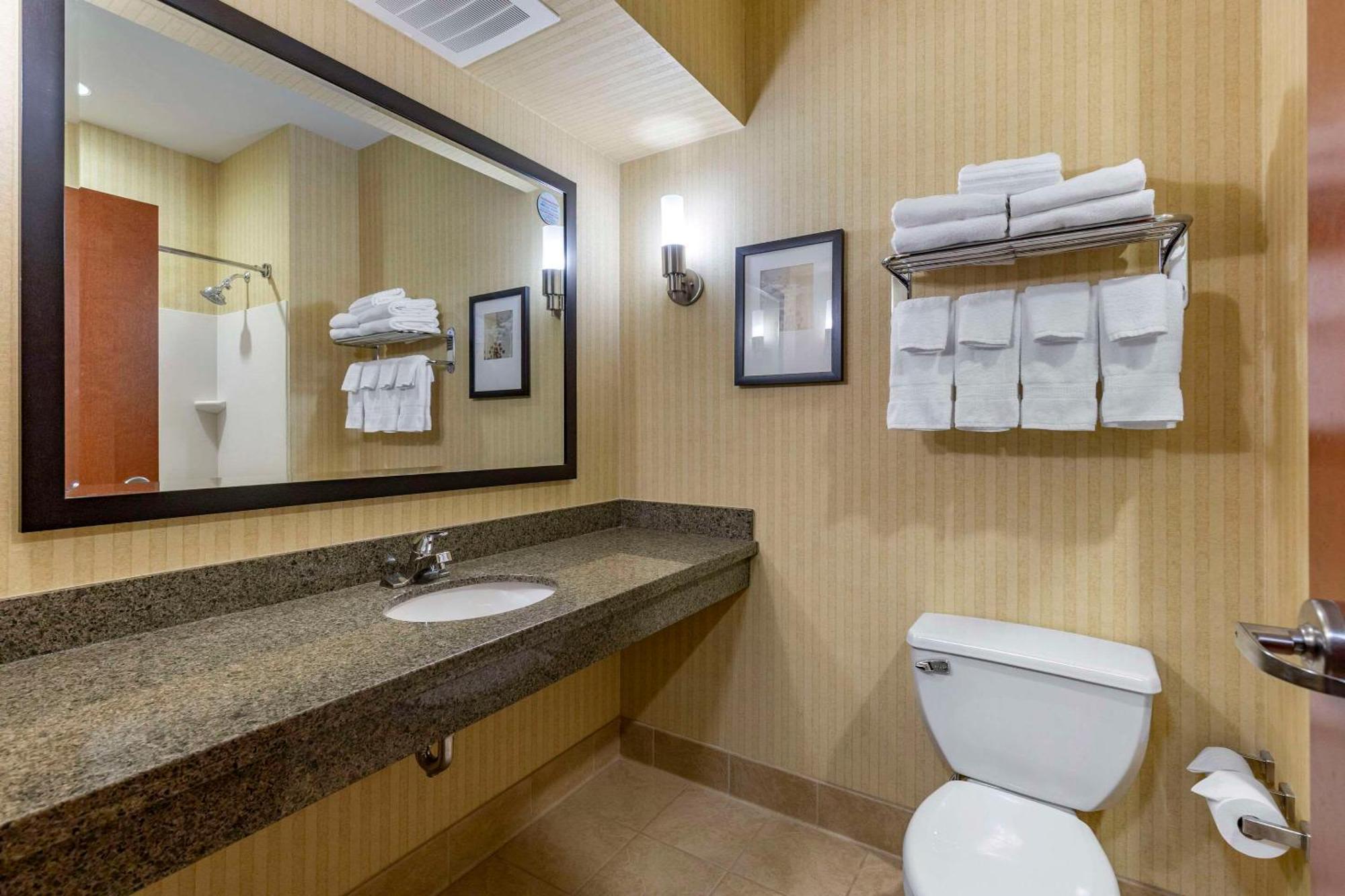 Comfort Inn & Suites Gateway To Glacier National Park Shelby Ngoại thất bức ảnh