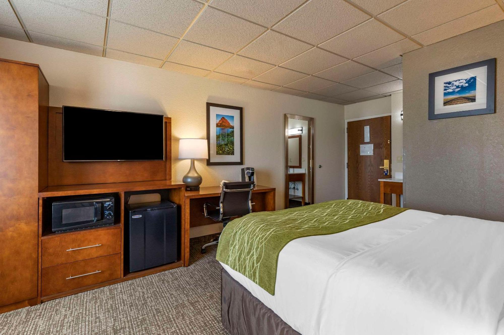 Comfort Inn & Suites Gateway To Glacier National Park Shelby Ngoại thất bức ảnh